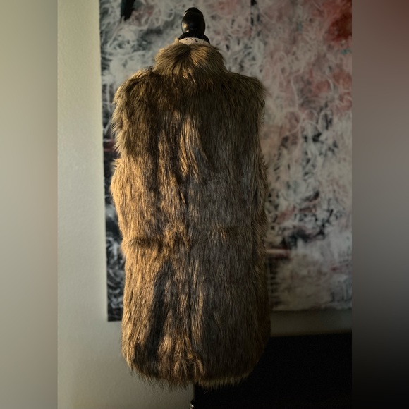 BANANA REPUBLIC Faux-Fur Vest - Picture 4 of 10